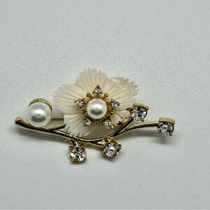 Elegant Gold and Cream Floral Brooch
